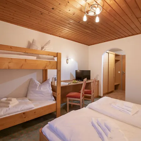Mamooserhof هوبفغراتن إم بريكسنتال